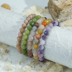 Gefacetteerde kleurrijke edelsteen kralen armband stapelbare elastische sieraden voor dames