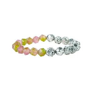 Gefacetteerde edelsteen en zilver getextureerde lavasteen stretch kralen armband detail