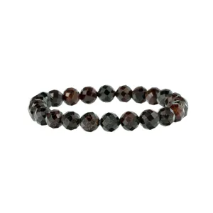 Detailweergave van armband met donkere gefacetteerde edelstenen kralen, elastisch sieraad.
