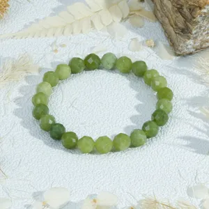 Groene gefacetteerde edelsteen kraal elastische armband, mooie dames sieraden.
