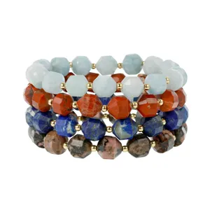 Stapelbare gefaseerde edelsteen armband set met kleurrijke kraaltjes en gouden accenten voor dames.