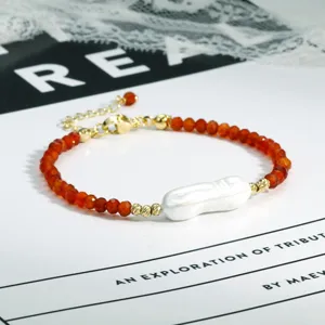 Franse stijl onregelmatige halfedelsteen kraal armband met parel en gouden ketting.