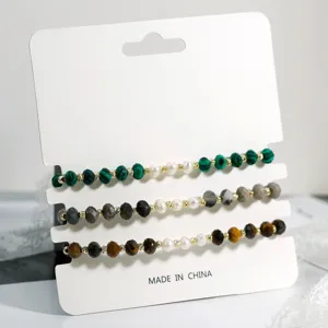 Prachtige kralenarmband set met natuurlijke parels en edelsteenaccenten voor dagelijks.