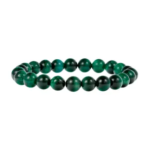 Gedetailleerd uitzicht op de groene tijgerogen edelsteen armband met gepolijste textuur.