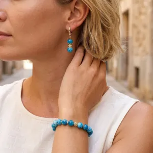 Set de joyas de piedra natural con pulsera de cuentas azules y pendientes, detalle retro.