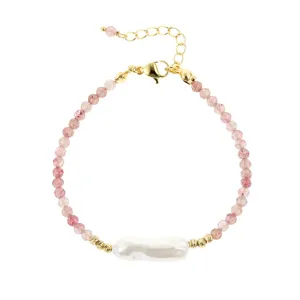 Prachtige barokke parelarmband met roze edelsteenfacetten en verstelbare gouden ketting.