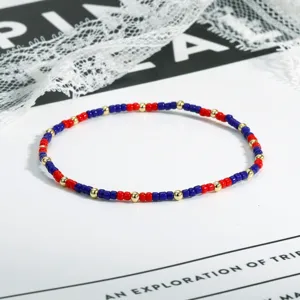 Elegantes rot-blaues Perlenarmband mit goldenen Akzenten, schickes Retro-Stapelarmband Damen.