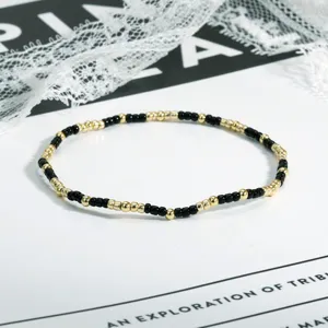 Minimalistisches schwarz-goldenes Perlenarmband, zarte retro Reisperlen Kette für Damen.