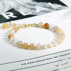 Boheemse halfedelstenen kralenarmband met parels en gouden accenten voor dagelijks gebruik.