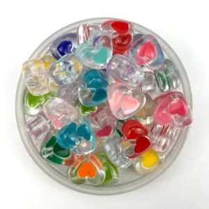 Ciondoli a cuore in plastica trasparente colorata per la creazione di gioielli fai da te, graziosi.