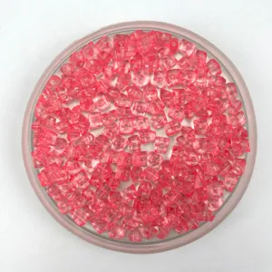 Glaçons concassés en acrylique rose avec trous, perles de pierres précieuses artificielles.