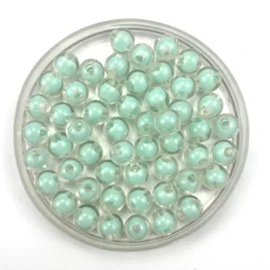 Perles rondes transparentes vue detail design interieur pour fabrication de bijoux DIY.