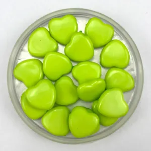 Detailed view of glossy green heart acrylic beads, ideal for DIY jewelry crafting and bracelets.