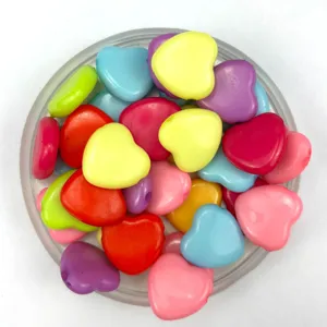 Perles coeur en acrylique coloré de 20mm pour bijoux DIY, tissage de bracelets et artisanat.