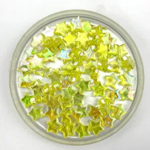 Close-up van gele AB-kleur ster acryl kralen, perfect voor DIY sieraden maken en ambachten.