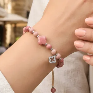 Stijlvolle roze steen klaver gevlochten armband voor vrouwen verstelbare sieraden.