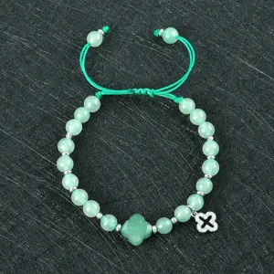 Groene kraal gevlochten armband voor dames, verstelbare vriendschapsarmband met klavertje vier.