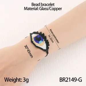 Braccialetto di perle fatto a mano con occhio azzurro in vetro e rame regolabile.