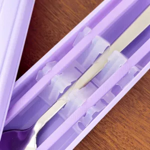 Tragbares Edelstahl Besteck Set mit lila Aufbewahrungsbox ideal für Reise und Schule