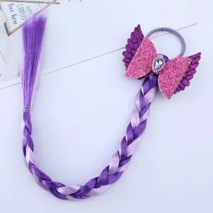 Treccia di capelli sintetici colorati per bambini, fiocco glitterato e ali d'angelo.