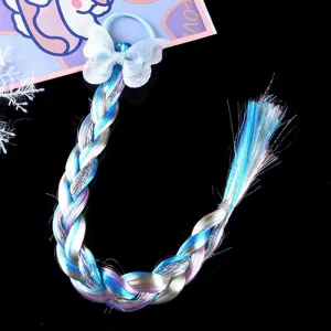 Enfants extension de cheveux tressés colorés avec papillon pailleté, attache queue bleu.