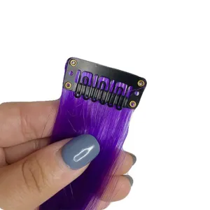 Detailansicht der lila Haarverhaengung, zeigt das sichere Metall-Clip-Design und die Farbe.