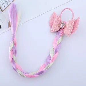 Treccia parrucca colorata per bambini con fiocco glitter rosa e ali d'angelo per acconciatura.