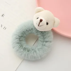 Fascia per capelli peluche orsetto soffice verde accessorio capelli donna vista dettagliata