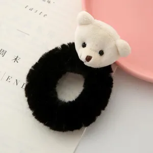 Accessorio capelli con orsetto di peluche nero, elastico morbido e design grazioso.