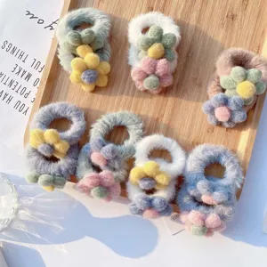 Bonbonfarbene Plüsch Blumen Haargummis, süße flauschige Winter Haarbänder für Damen und Mädchen.