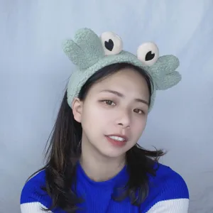 Cute green plush crab headband, soft wide hair hoop for face washing and daily makeup use.