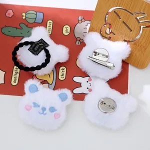 Spilla orsetto in peluche e elastico carino accessorio cartone animato dettaglio morbido.