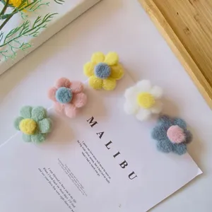 Flauschige Pluesch Blume Haarklammer Brosche Macaron Farbe suesse Accessoires Damen