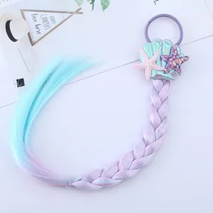 Extension de tresse de cheveux perruque synthétique colorée enfants coquillage fête détail.