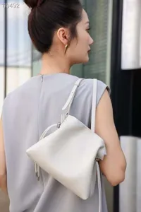 Damen Umhängetasche aus echtem Leder weiche Beuteltasche lässige Damenhandtasche stilvoll neu