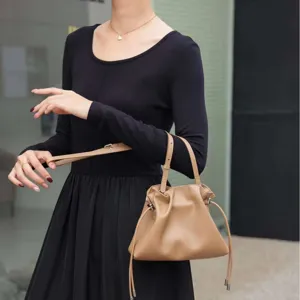 Damen echtes Leder Kordelzug Cloud Tasche Mode einfarbig Umhängetasche Handtasche.