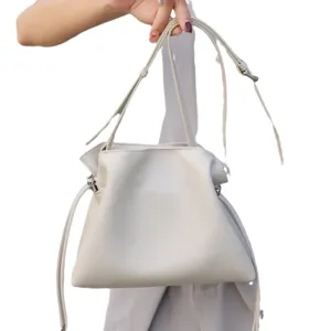 Damen Leder Umhängetasche lässige Crossover Beultasche stylische Cloud Tasche ecru