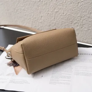 Bolso de hombro de cuero clasico para mujer, elegante bolso de mano con solapa y asa.