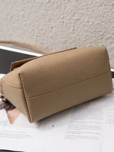 Mujer 2026 nuevo bolso de diseño de nicho moda trabajo gran capacidad bandolera