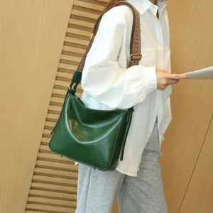 Classic genuine leather women shoulder bag, retro minimalist crossbody bag for daily wear.