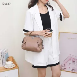 Genuine leather shoulder bag for women, large capacity casual crossbody handbag and tote bag.