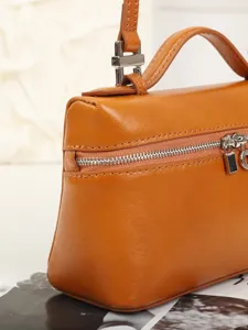 Echt lederen dames mode box schoudertas met handvat en elegant ritsontwerp voor dagelijks.