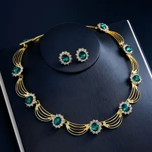 Exquisite green crystal gemstone necklace and earrings set, elegant bridal jewelry for banquets.