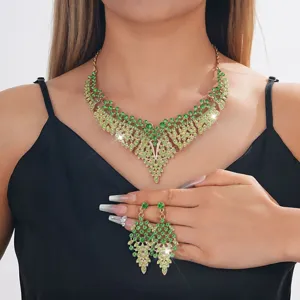 Elegante set di gioielli da sposa con collana e orecchini di strass verdi per feste di donna.