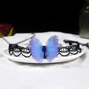 Gargantilla de collar de mariposa de encaje negro con alas de organza azul joyería
