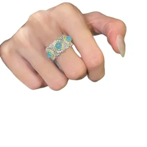 Vintage gebürsteter Gänseblümchen Ring mit blauen Steinen verstellbarer Schmuck