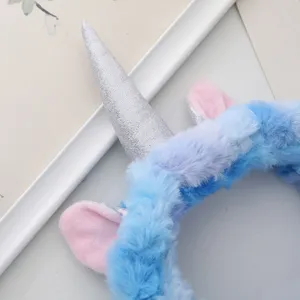 Diadema de unicornio esponjosa detalle, cinta de pelo de vellón coral suave para maquillaje.