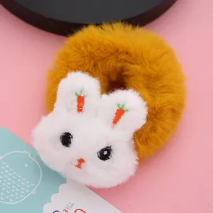 Morbido elastico per capelli in peluche con coniglio bianco e carota per uno stile dolce.