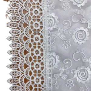 Witte geborduurde kant tafelloper elegante bloemige decoratieve doek voor huisdecoratie