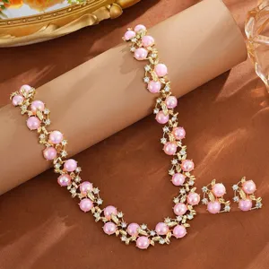 Collier boucles d'oreilles perles roses strass vue detail, parure bijoux mariee.